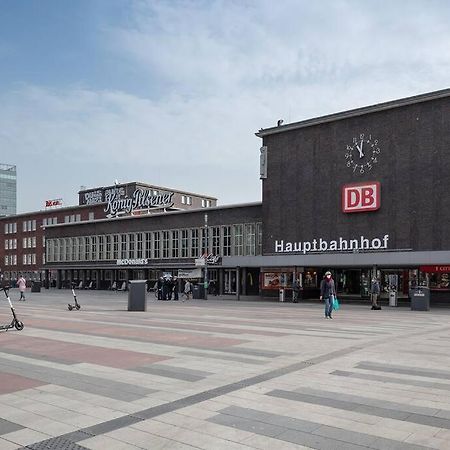 - Cozy Apartment In The Heart Of Duisburg With New York Design & Betten & Sofa - 5 Mins Central Station Hbf - Big Tv & Wifi -- Exterior photo