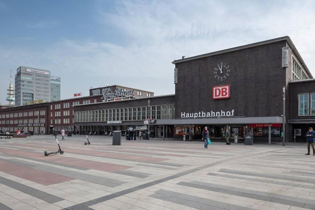 - Cozy Apartment In The Heart Of Duisburg With New York Design & Betten & Sofa - 5 Mins Central Station Hbf - Big Tv & Wifi -- Exterior photo